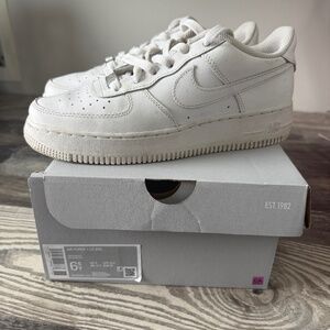 Nike Air Force 1 LE (GS) 6.5 y